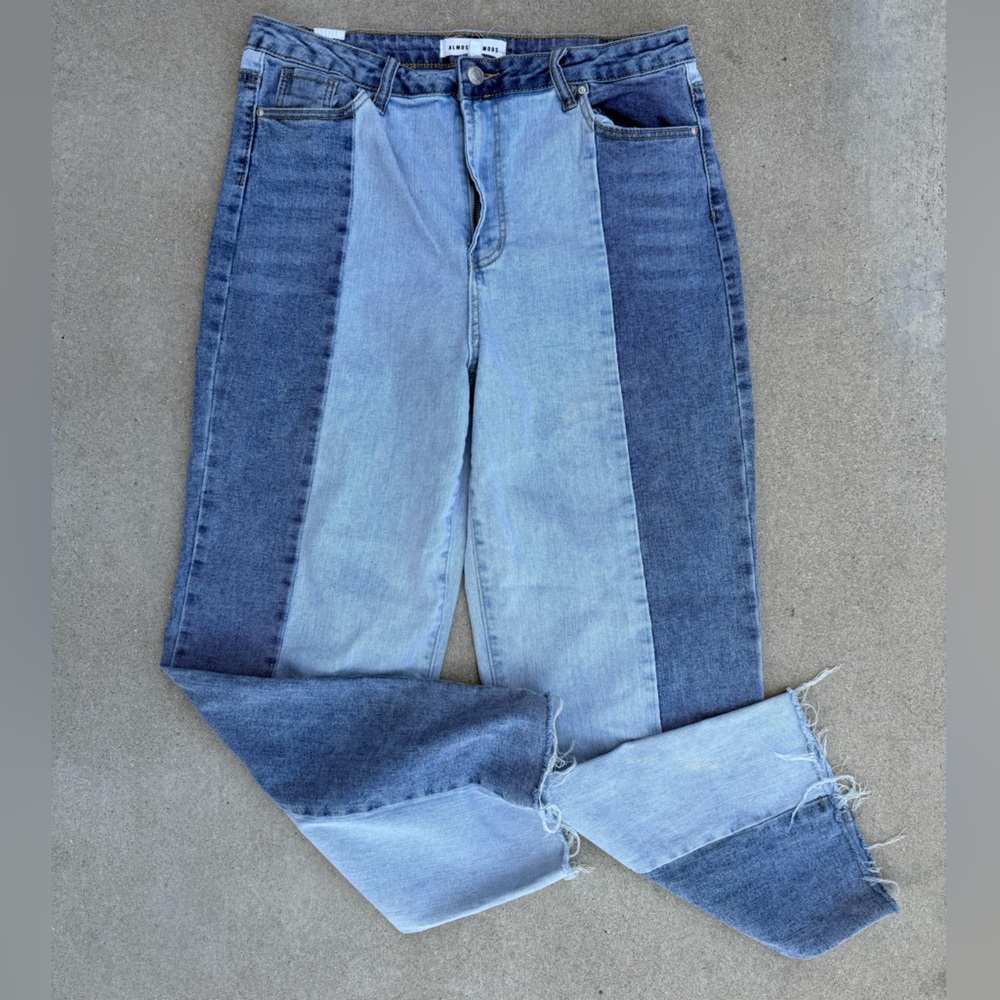 Almost Famous Juniors’ Two-Tone Blue Straight Leg Jeans (Size 15)